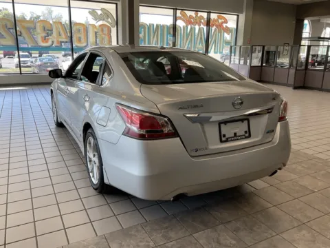 More photos of 2014 Nissan Altima 2.5 SL at Jay Wolfe Auto Outlet, MO