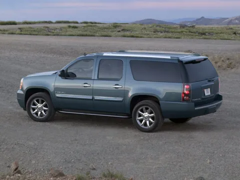 White 2013 GMC Yukon XL Denali for sale in Kansas City, MO