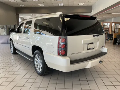 More photos of 2013 GMC Yukon XL Denali at Jay Wolfe Auto Outlet, MO