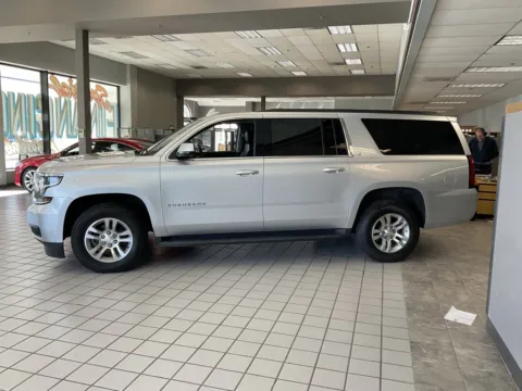 More photos of 2020 Chevrolet Suburban LT at Jay Wolfe Auto Outlet, MO
