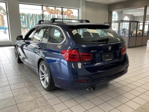 More photos of 2017 BMW 3 Series 330i xDrive at Jay Wolfe Auto Outlet, MO