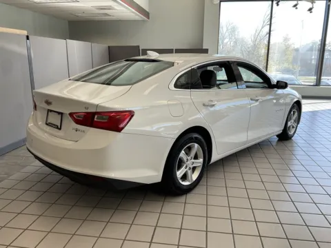 More photos of 2023 Chevrolet Malibu LT at Jay Wolfe Auto Outlet, MO