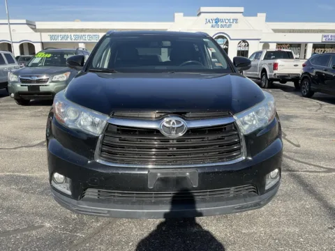 Photos of 2015 Toyota Highlander Limited for sale in Kansas City, MO at Jay Wolfe Auto Outlet