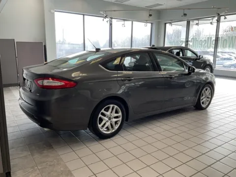More photos of 2016 Ford Fusion SE at Jay Wolfe Auto Outlet, MO