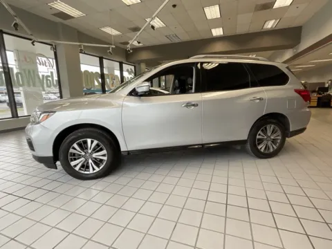 Another view of 2019 Nissan Pathfinder SL for sale in Kansas City, MO at Jay Wolfe Auto Outlet