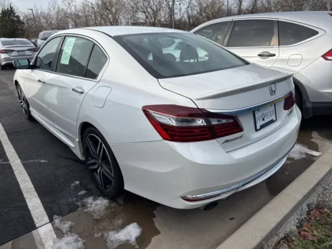 More photos of 2017 Honda Accord Sedan Sport SE at Jay Wolfe Honda, MO