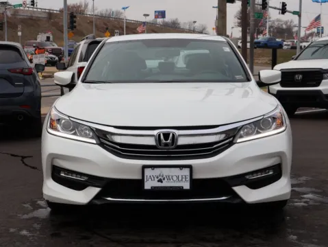 Photos of 2017 Honda Accord Sedan Sport SE for sale in Kansas City, MO at Jay Wolfe Honda