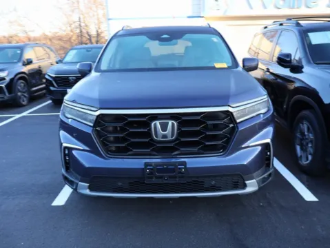 Photos of 2025 Honda Pilot Touring for sale in Kansas City, MO at Jay Wolfe Honda