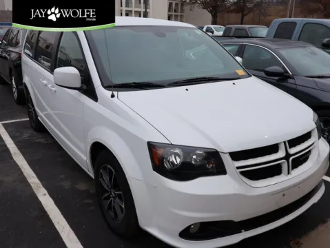 White 2019 Dodge Grand Caravan GT for sale in Kansas City, MO