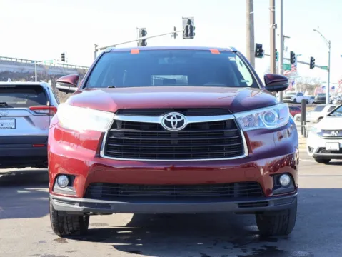 Photos of 2015 Toyota Highlander XLE for sale in Kansas City, MO at Jay Wolfe Honda