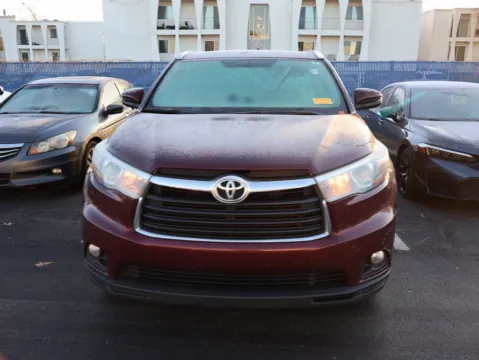 Photos of 2015 Toyota Highlander XLE for sale in Kansas City, MO at Jay Wolfe Honda