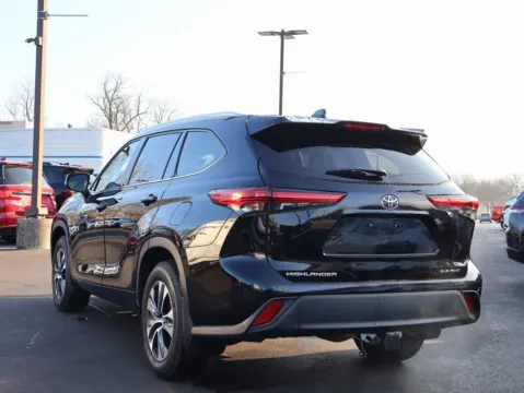 More photos of 2020 Toyota Highlander XLE at Jay Wolfe Honda, MO