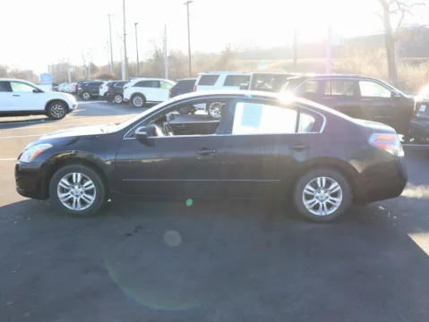 Photos of 2012 Nissan Altima 2.5 SL for sale in Kansas City, MO at Jay Wolfe Honda
