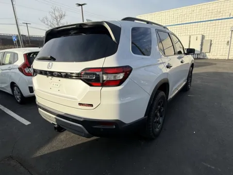 More photos of 2024 Honda Pilot TrailSport at Jay Wolfe Honda, MO
