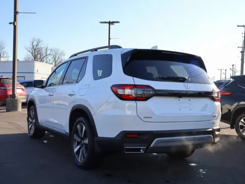 More photos of 2025 Honda Pilot Touring at Jay Wolfe Honda, MO