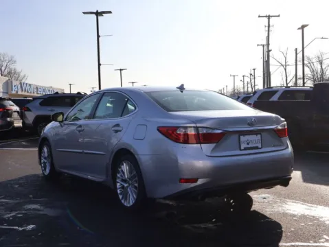 More photos of 2013 Lexus ES 350 4dr Sdn at Jay Wolfe Honda, MO
