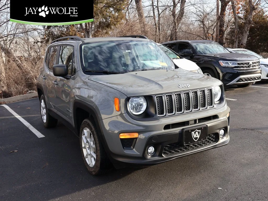Gray 2022 Jeep Renegade Latitude for sale in Kansas City, MO
