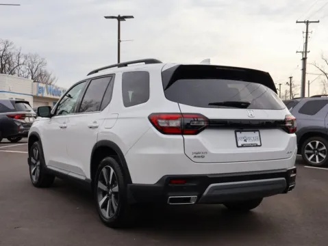 More photos of 2025 Honda Pilot Elite at Jay Wolfe Honda, MO