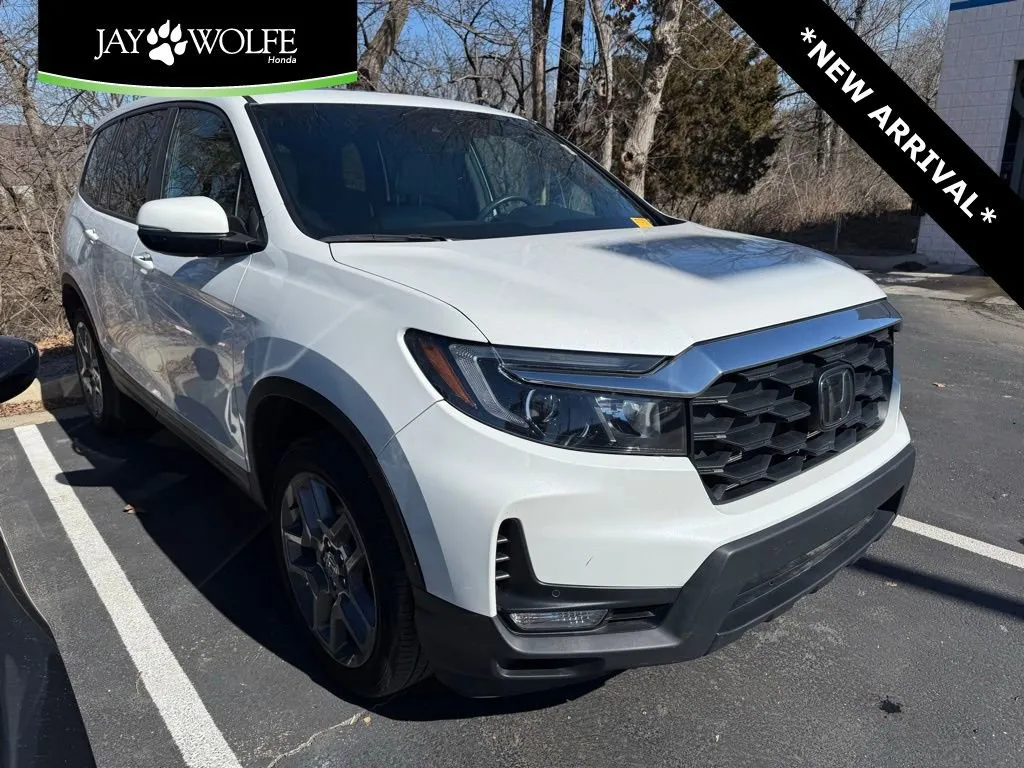 White 2023 Honda Passport EX-L for sale in Kansas City, MO