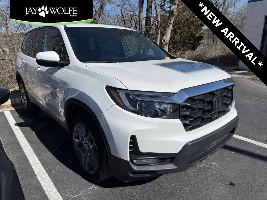White 2023 Honda Passport EX-L for sale in Kansas City, MO