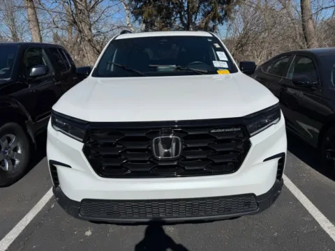 Photos of 2025 Honda Pilot Black Edition for sale in Kansas City, MO at Jay Wolfe Honda