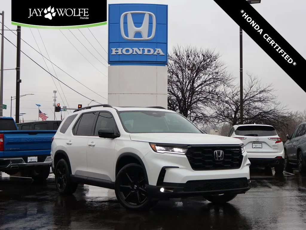 White 2025 Honda Pilot Black Edition for sale in Kansas City, MO