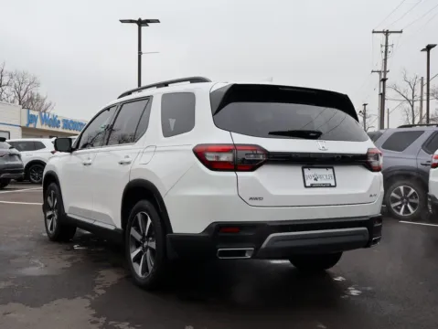 More photos of 2025 Honda Pilot Elite at Jay Wolfe Honda, MO
