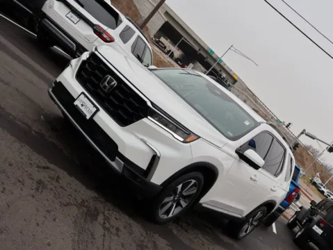 Another view of 2025 Honda Pilot Elite for sale in Kansas City, MO at Jay Wolfe Honda