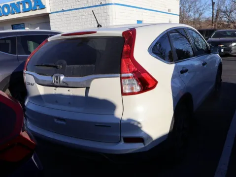 More photos of 2016 Honda CR-V SE at Jay Wolfe Honda, MO
