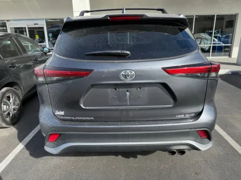 More photos of 2021 Toyota Highlander XSE at Jay Wolfe Honda, MO