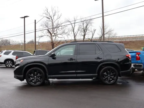 More photos of 2025 Honda Pilot Black Edition at Jay Wolfe Honda, MO