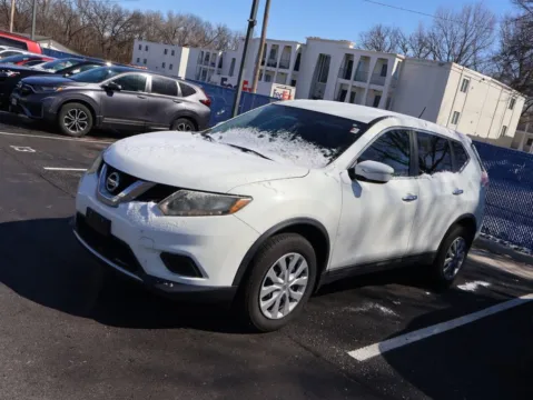 More photos of 2015 Nissan Rogue S at Jay Wolfe Honda, MO