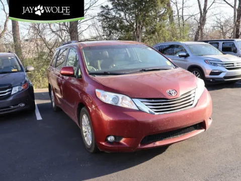 Red 2015 Toyota Sienna XLE for sale in Kansas City, MO