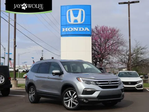 Silver 2017 Honda Pilot Touring for sale in Kansas City, MO