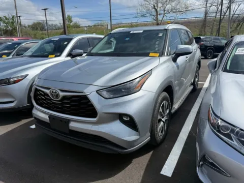 Another view of 2022 Toyota Highlander XLE for sale in Kansas City, MO at Jay Wolfe Honda