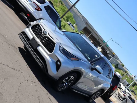 Another view of 2022 Toyota Highlander XLE for sale in Kansas City, MO at Jay Wolfe Honda