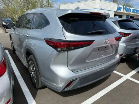 More photos of 2022 Toyota Highlander XLE at Jay Wolfe Honda, MO