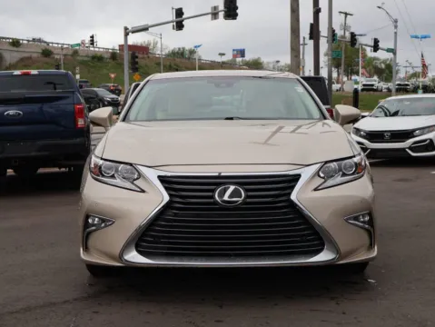 Photos of 2017 Lexus ES 350 for sale in Kansas City, MO at Jay Wolfe Honda