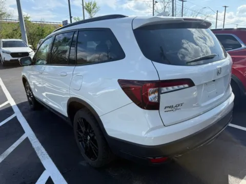More photos of 2021 Honda Pilot Black Edition at Jay Wolfe Honda, MO