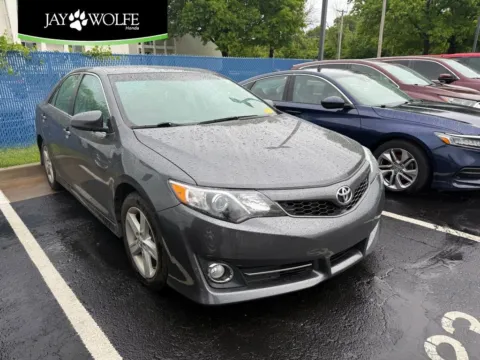 Gray 2013 Toyota Camry SE for sale in Kansas City, MO