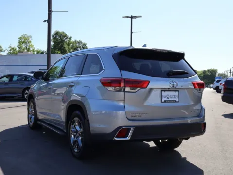 More photos of 2018 Toyota Highlander Limited Platinum at Jay Wolfe Honda, MO