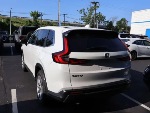 More photos of 2024 Honda CR-V EX-L at Jay Wolfe Honda, MO
