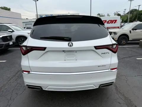 More photos of 2025 Acura MDX w/Advance Package at Jay Wolfe Honda, MO