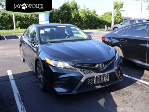 Green 2020 Toyota Camry SE for sale in Kansas City, MO