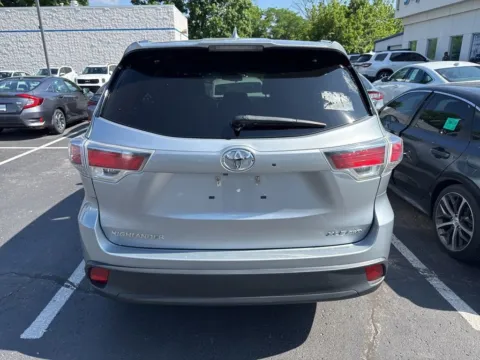 More photos of 2016 Toyota Highlander XLE at Jay Wolfe Honda, MO