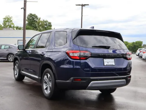 More photos of 2025 Honda Pilot EX-L at Jay Wolfe Honda, MO