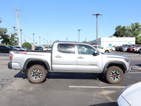 More photos of 2020 Toyota Tacoma TRD Off Road at Jay Wolfe Honda, MO