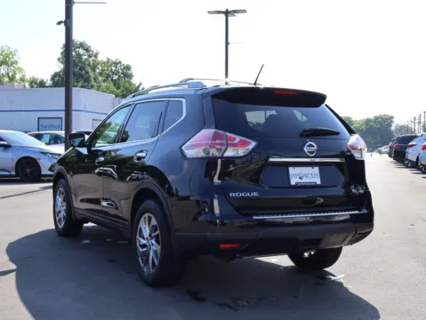 More photos of 2015 Nissan Rogue SL at Jay Wolfe Honda, MO
