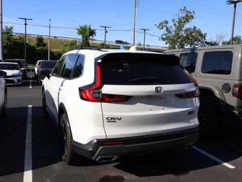 More photos of 2023 Honda CR-V Hybrid Sport at Jay Wolfe Honda, MO