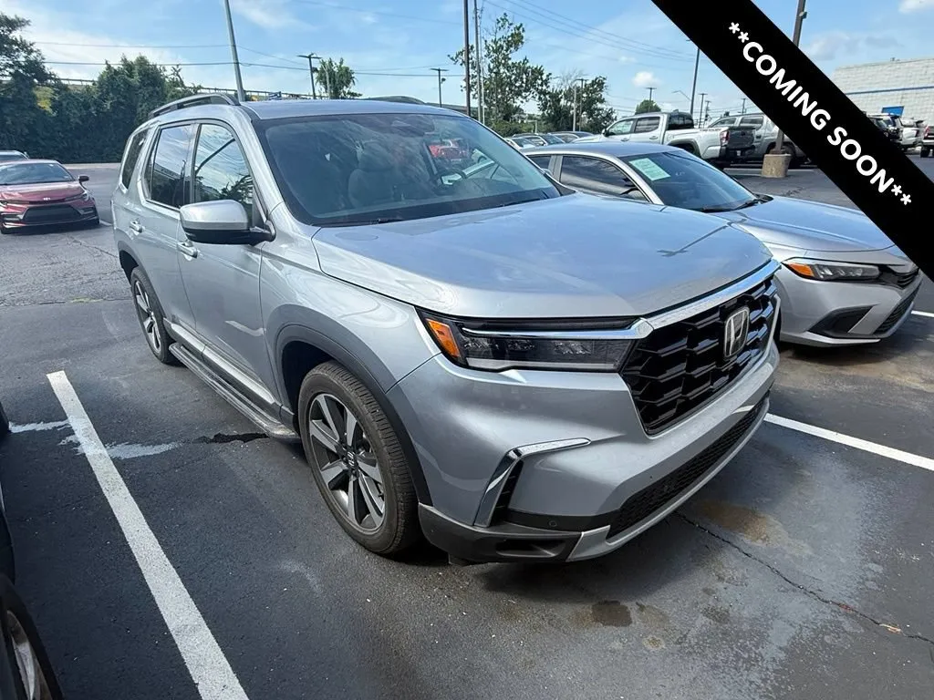 Silver 2024 Honda Pilot Touring for sale in Kansas City, MO